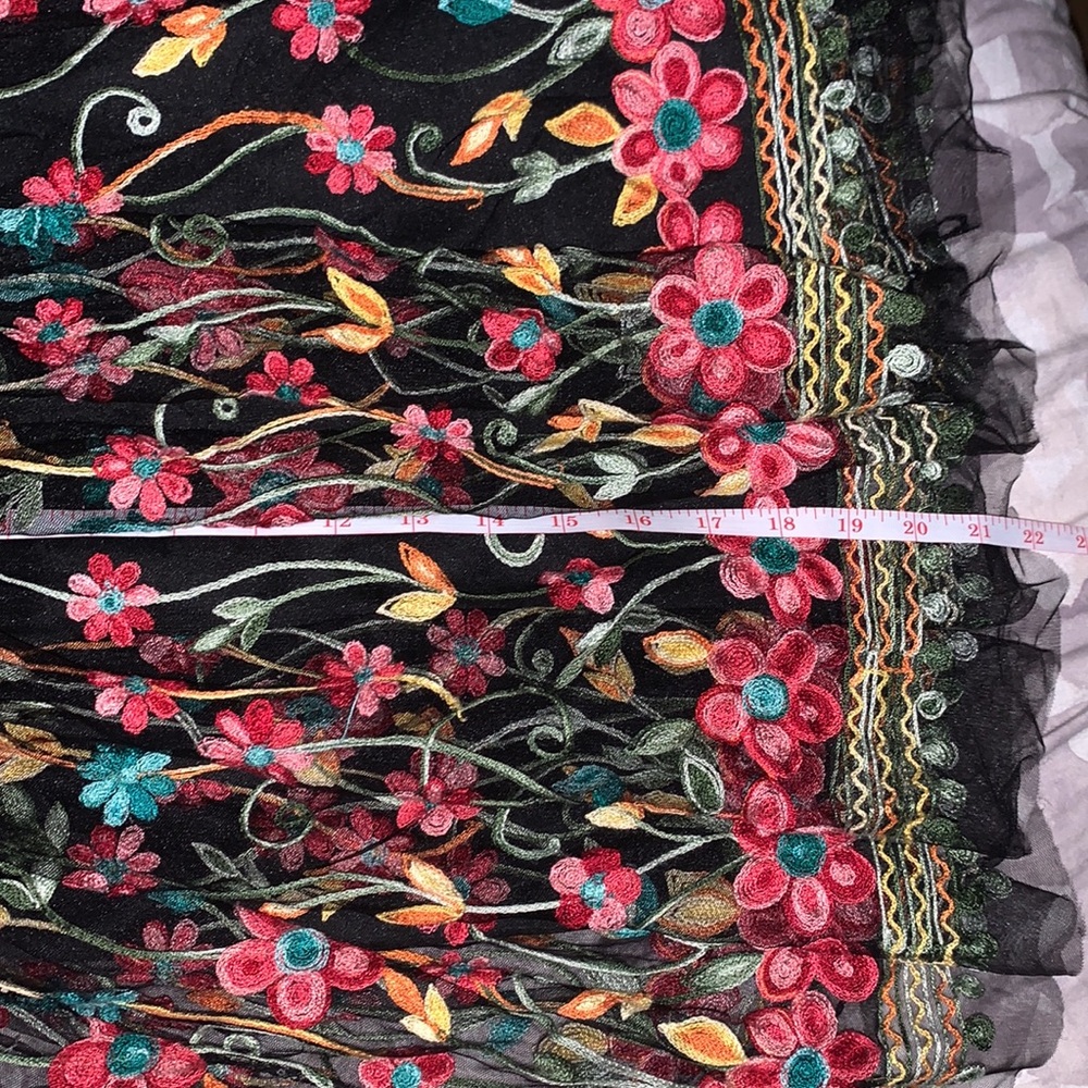 San Francisco | Beautiful Embroidered Floral Skirt - Picture 14 of 15
